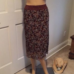 Fully lined lace topped skirt!